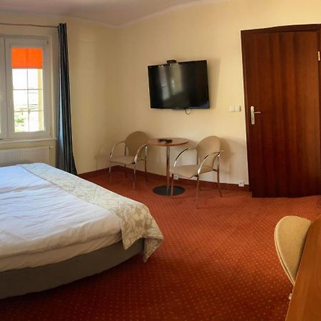 Hotel Gryf Koscierzyna Bagian luar foto