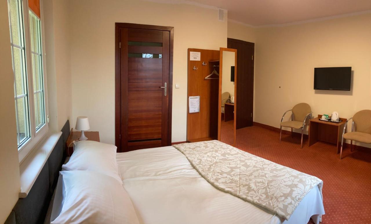 Hotel Gryf Koscierzyna Bagian luar foto