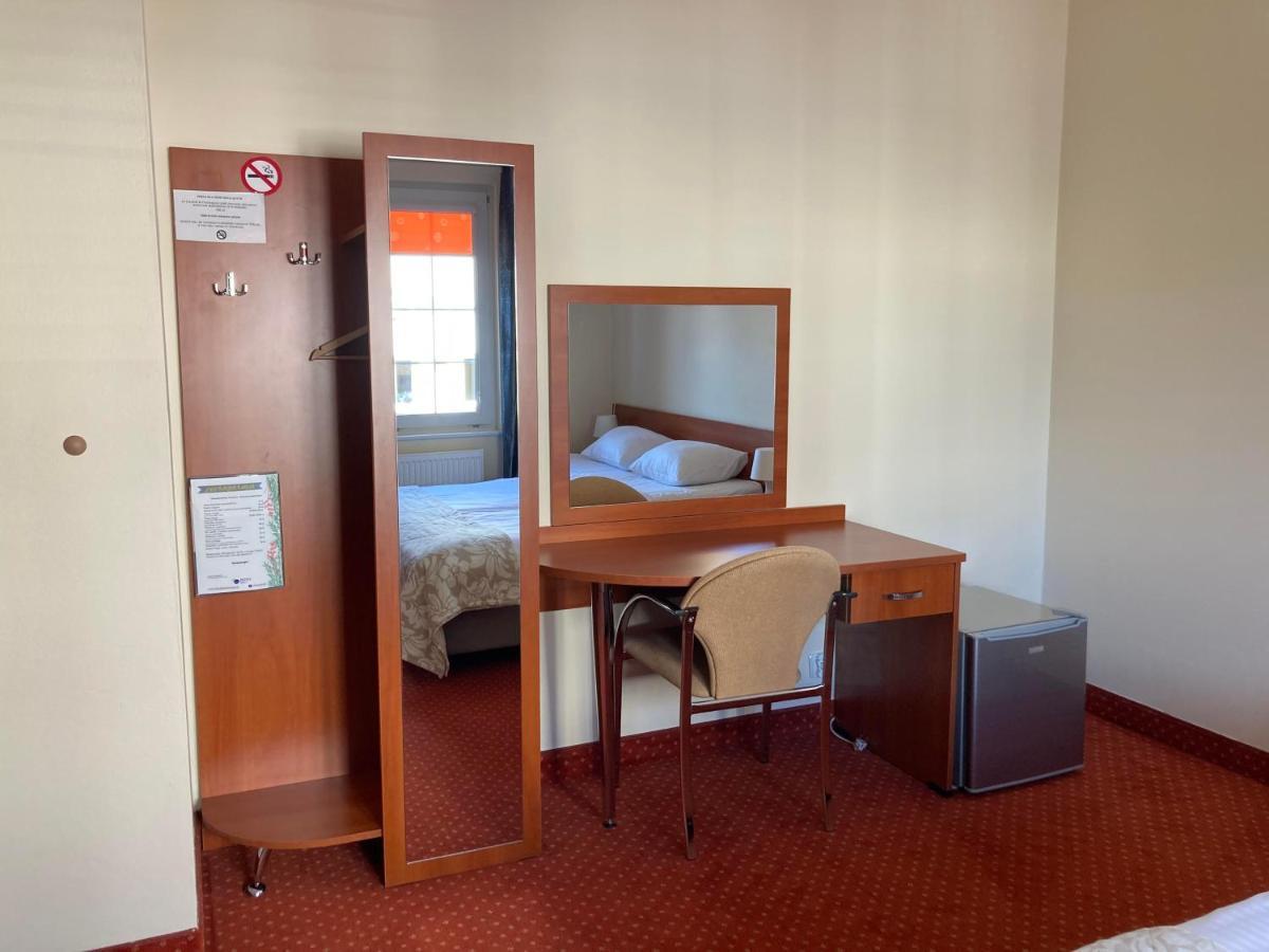 Hotel Gryf Koscierzyna Bagian luar foto