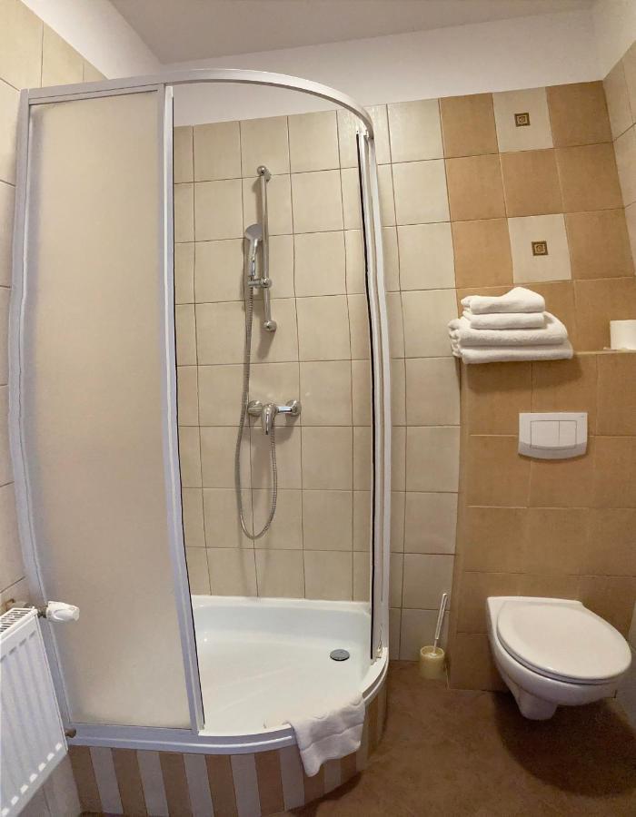 Hotel Gryf Koscierzyna Bagian luar foto