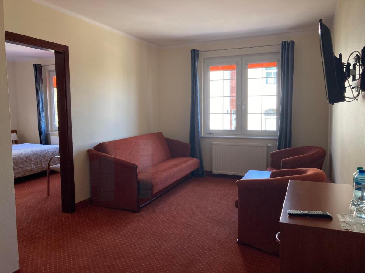 Hotel Gryf Koscierzyna Bagian luar foto