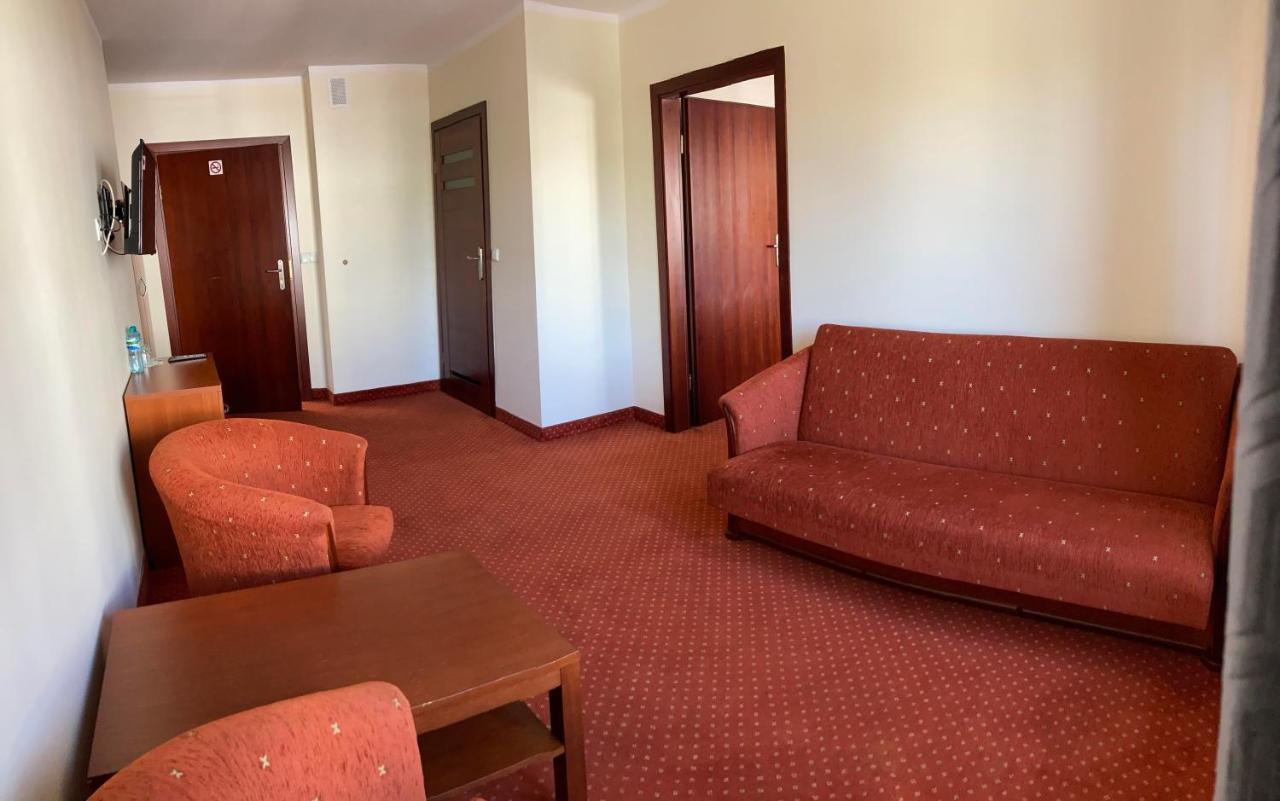 Hotel Gryf Koscierzyna Bagian luar foto