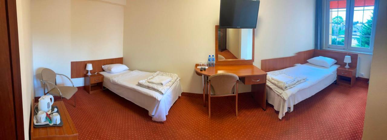 Hotel Gryf Koscierzyna Bagian luar foto