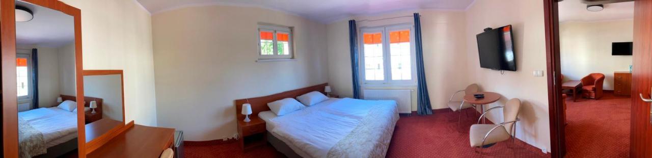 Hotel Gryf Koscierzyna Bagian luar foto
